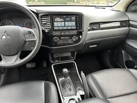 2022 Mitsubishi Outlander III Рестайлинг 3, белый, 2900900 рублей, вид 5