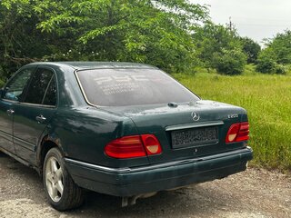 1998 Mercedes-Benz E-Класс 200 II (W210, S210), зелёный, 170000 рублей, вид 3