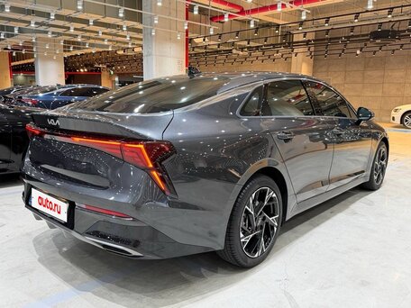 2023 Kia K5 III Рестайлинг, серый, 2750000 рублей, вид 5