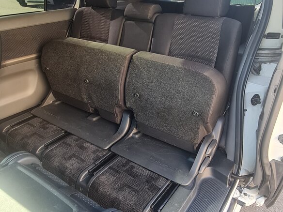 2010 Toyota ISis I Рестайлинг, белый - вид 18