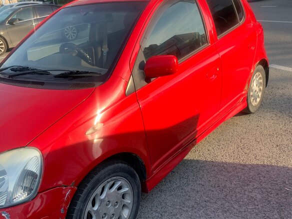 2003 Toyota Vitz I (P10), красный, 240000 рублей - вид 1
