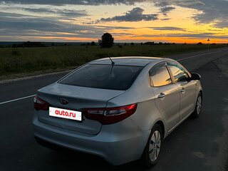 2014 Kia Rio III, серебристый, 555000 рублей, вид 4