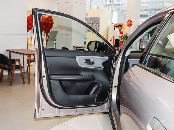 2026 Changan Qiyuan Q05 51.9 kWh II, серый, 2300000 рублей - вид 37