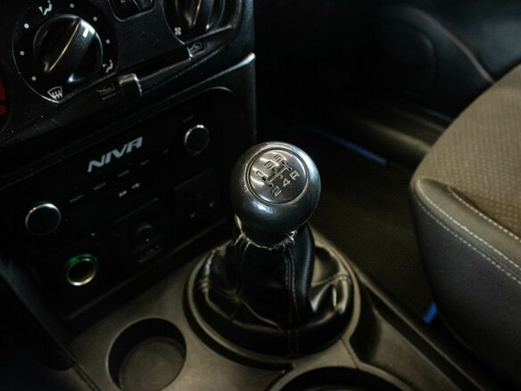 2020 Lada (ВАЗ) Niva, серый, 930000 рублей - вид 18