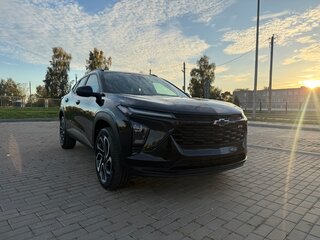 2023 Chevrolet Trax II, чёрный, 1955000 рублей, вид 2