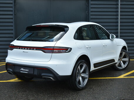 2025 Porsche Macan I Рестайлинг 2, белый, 11950000 рублей, вид 4