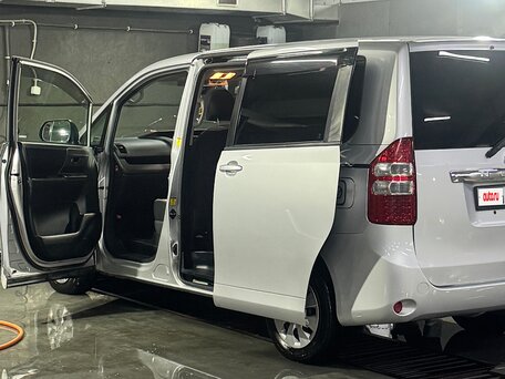 2010 Toyota Noah II (R70), серебристый, 500000 рублей, вид 5