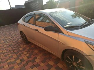 2014 Hyundai Solaris I, серебристый, 620000 рублей, вид 3