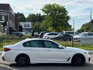 2020 BMW 5 серии 520d xDrive VII (G30/G31/G38) Рестайлинг, белый, 4800000 рублей, вид 3