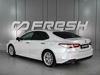 2018 Toyota Camry VIII (XV70), белый, 3079000 рублей, вид 2