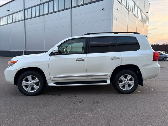 2012 Toyota Land Cruiser 200 Series Рестайлинг 1, белый - вид 6