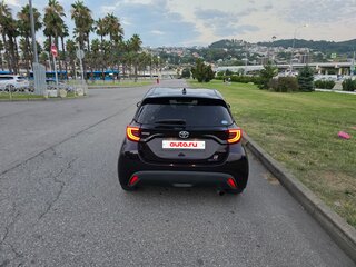 2020 Toyota Yaris IV, фиолетовый, 1600000 рублей, вид 4