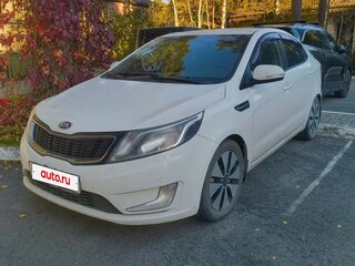 2013 Kia Rio 4-speed III, белый, 920000 рублей, вид 3