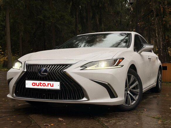 2020 Lexus ES 300h VII, белый, 4200000 рублей - вид 1