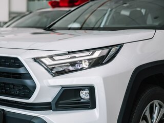 2025 Toyota RAV4 V (XA50), белый, 5290000 рублей, вид 4