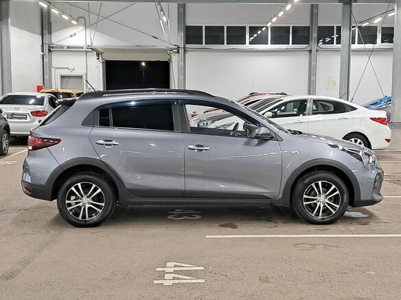 2021 Kia Rio X IV Рестайлинг, серый, 1700000 рублей - вид 3