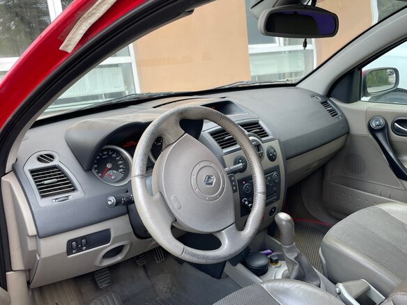 2004 Renault Megane II, красный - вид 3