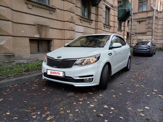 2016 Kia Rio III Рестайлинг, белый, 885000 рублей, вид 3