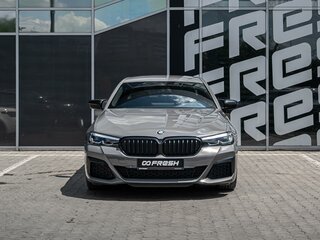 2021 BMW 5 серии 520d xDrive VII (G30/G31/G38) Рестайлинг, серый, 4725000 рублей, вид 3