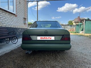 1991 Mercedes-Benz W124 300, зелёный, 720000 рублей, вид 4