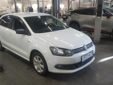 2015 Volkswagen Polo V, белый, 790000 рублей, вид 2