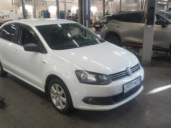 2015 Volkswagen Polo V, белый, 790000 рублей - вид 1