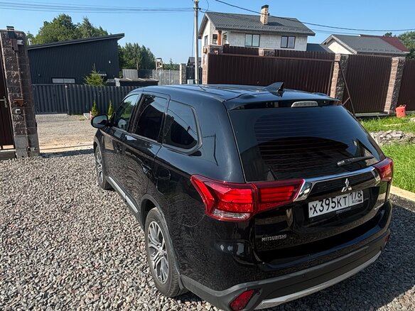2017 Mitsubishi Outlander III Рестайлинг 2, чёрный, 1300000 рублей - вид 9