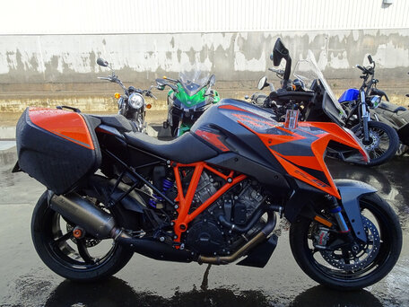 2023 KTM 1290 Super Duke GT, серый, 1420000 рублей, вид 1