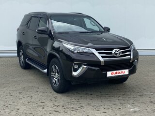 2017 Toyota Fortuner II, коричневый, 2500000 рублей, вид 3