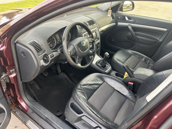 2010 Skoda Octavia II (A5) Рестайлинг, пурпурный, 520000 рублей - вид 5