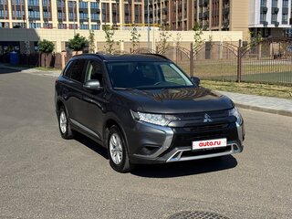 2022 Mitsubishi Outlander III Рестайлинг 3, серый, 1950000 рублей, вид 2