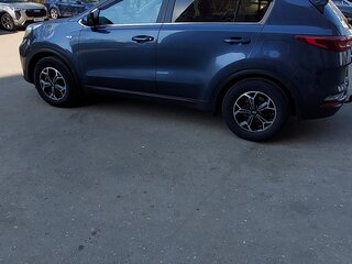 2019 Kia Sportage IV Рестайлинг, синий, 1900000 рублей, вид 4