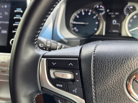 2022 Toyota Land Cruiser Prado 150 Series Рестайлинг 3, белый, 6350000 рублей - вид 33