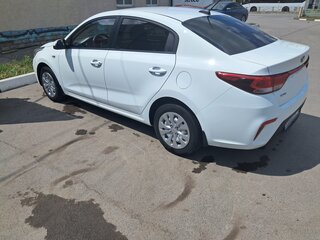 2018 Kia Rio IV, белый, 1290000 рублей, вид 4