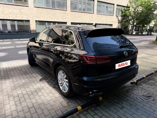 2020 Volkswagen Touareg III, чёрный, 5500000 рублей, вид 5