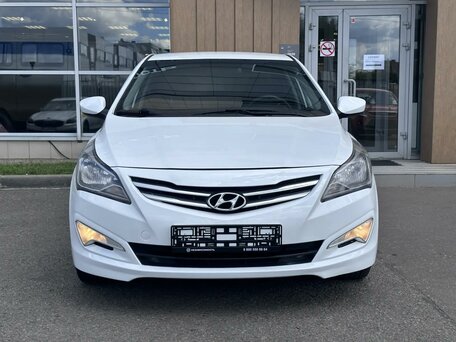 2016 Hyundai Solaris I Рестайлинг, белый, 940000 рублей, вид 2