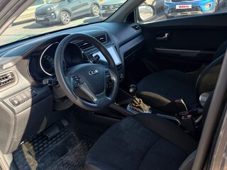 2017 Kia Rio III Рестайлинг, серый, 1150000 рублей, вид 5