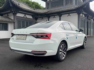 2022 Skoda Superb III Рестайлинг, белый, 2010000 рублей, вид 4