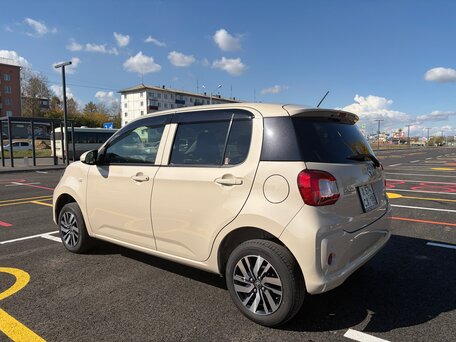 2020 Toyota Passo III Рестайлинг, бежевый, 875000 рублей, вид 5