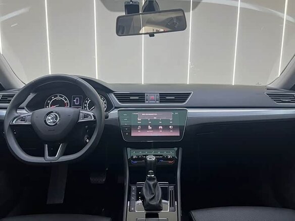 2022 Skoda Superb III Рестайлинг, коричневый, 1822000 рублей - вид 6
