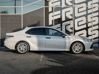 2018 Toyota Camry VIII (XV70), белый, 2288000 рублей, вид 5