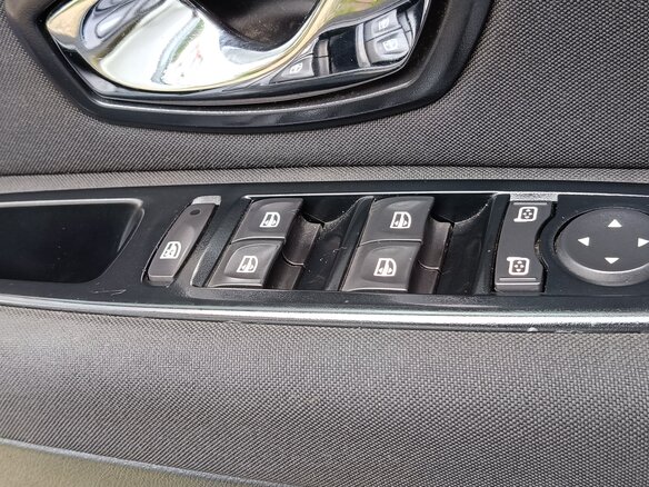 2012 Renault Megane III Рестайлинг, белый, 690000 рублей - вид 16