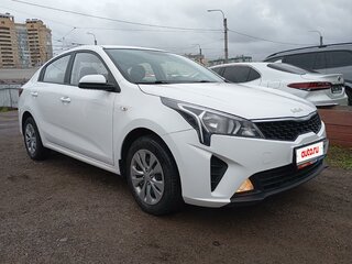 2021 Kia Rio IV Рестайлинг, белый, 1692000 рублей, вид 2