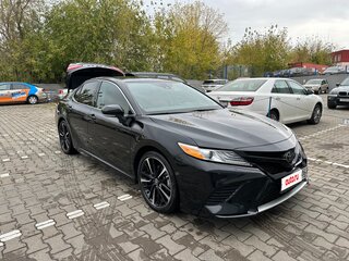 2020 Toyota Camry US Market VIII (XV70), чёрный, 3350000 рублей, вид 3