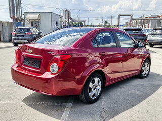2014 Chevrolet Aveo II, красный, 349000 рублей, вид 2