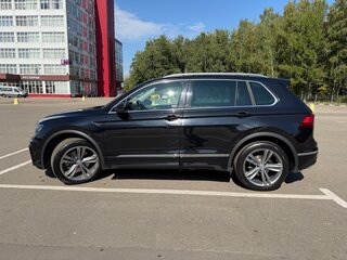 2020 Volkswagen Tiguan II, чёрный, 2744444 рублей, вид 5