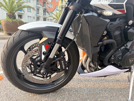 2024 Triumph Street Triple, белый, 1150000 рублей, вид 5