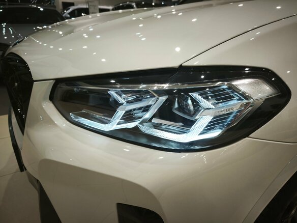 2025 BMW X4 20i II (G02) Рестайлинг, белый, 8200000 рублей - вид 4