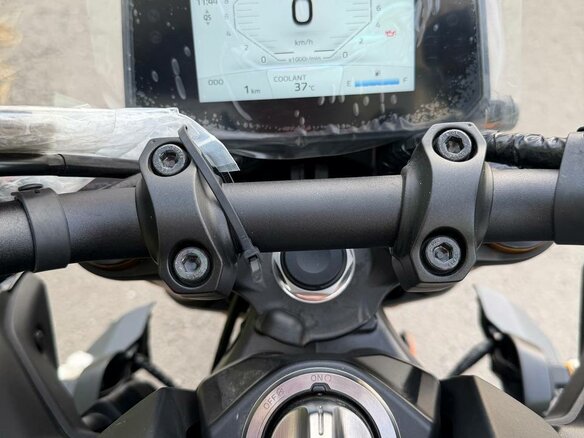 2025 Yamaha MT-09 (FZ-09), серебристый, 1600000 рублей - вид 12