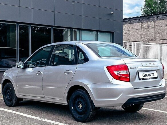 2026 Lada (ВАЗ) Granta I Рестайлинг, серебристый - вид 5